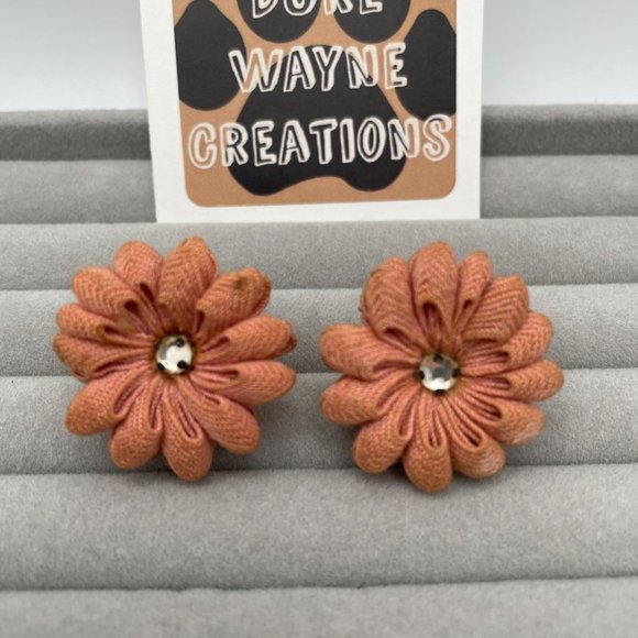 Vintage Fabric Screw Back Earrings - Picture 2 of 4